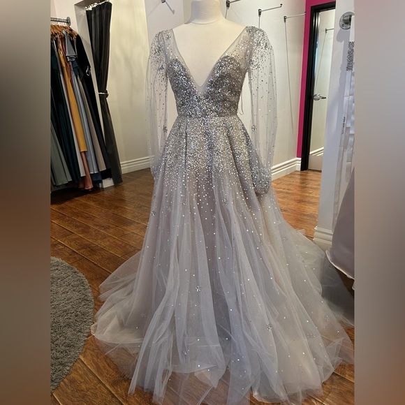 STUNNING HAYLEY PAIGE WEDDING DRESS - Picture 1 of 3